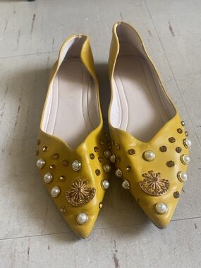 Embellished Yellow Pointed-Toe Women’s Flats